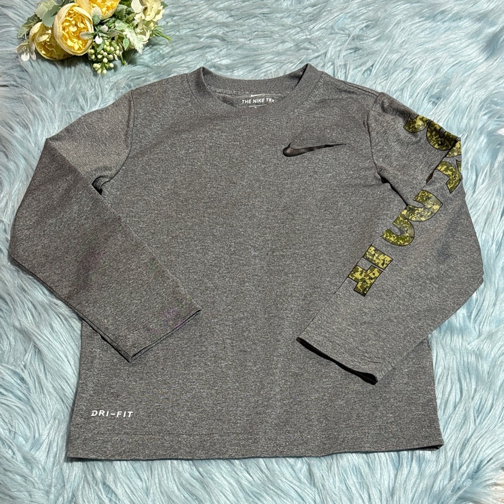 Nike The Nike Tee Athletic Cut Just Do It Camo Sleeve Grey Long Sleeve Top sz M